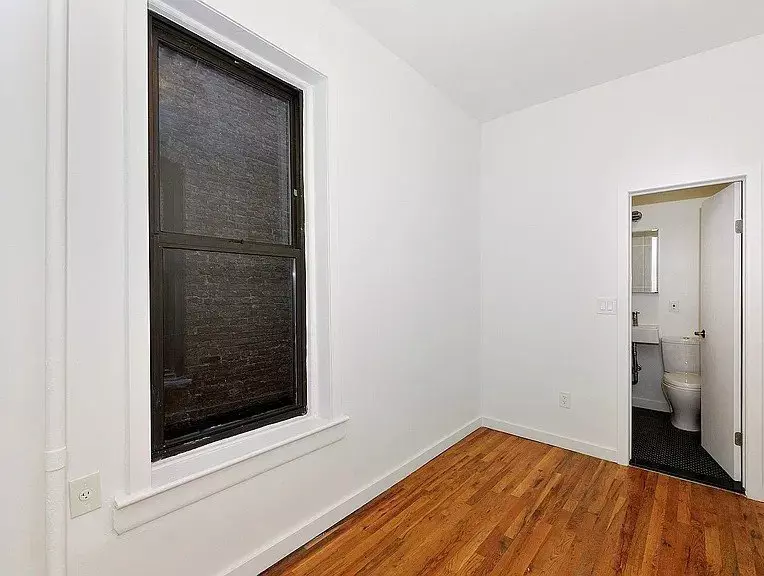Elegantly Updated 1-bedroom Apartment In The Center!!! photo 4