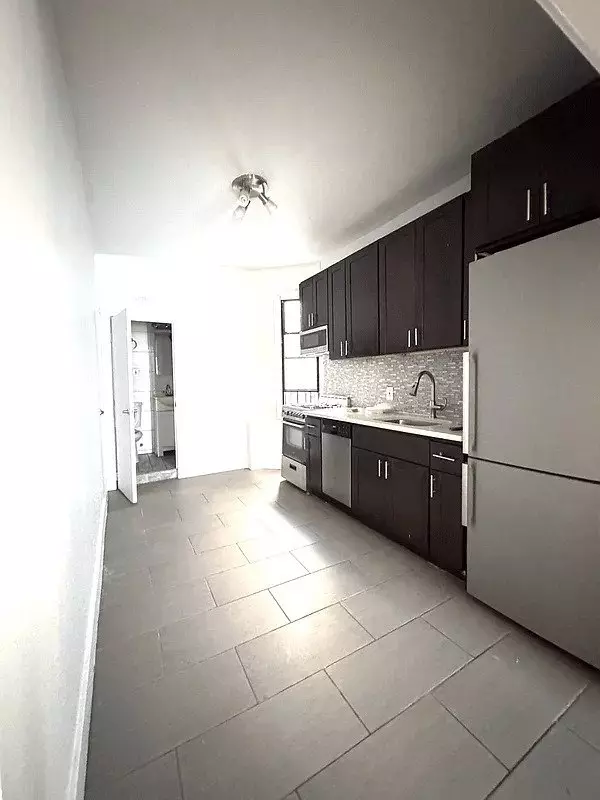 Garden Facing Unit...4th Floor Walk-up photo 4