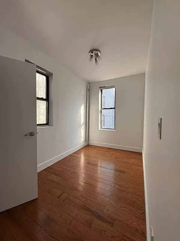 Garden Facing Unit...4th Floor Walk-up photo 3