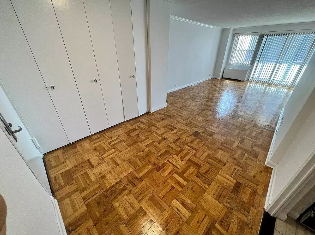 1 Bedroom Looking Out On The East River photo 3
