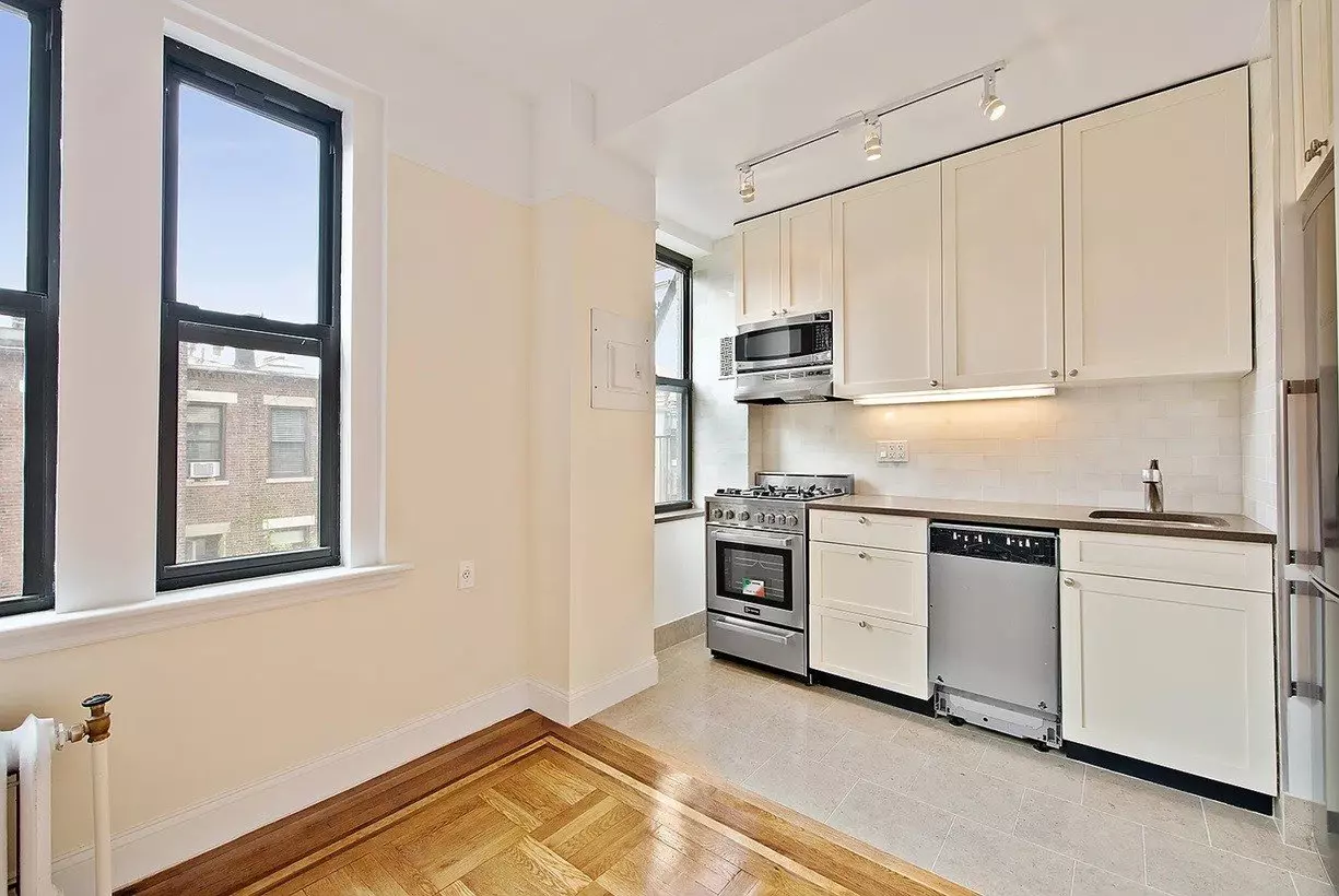 1 Bedroom Apartment Available For Rent photo 4