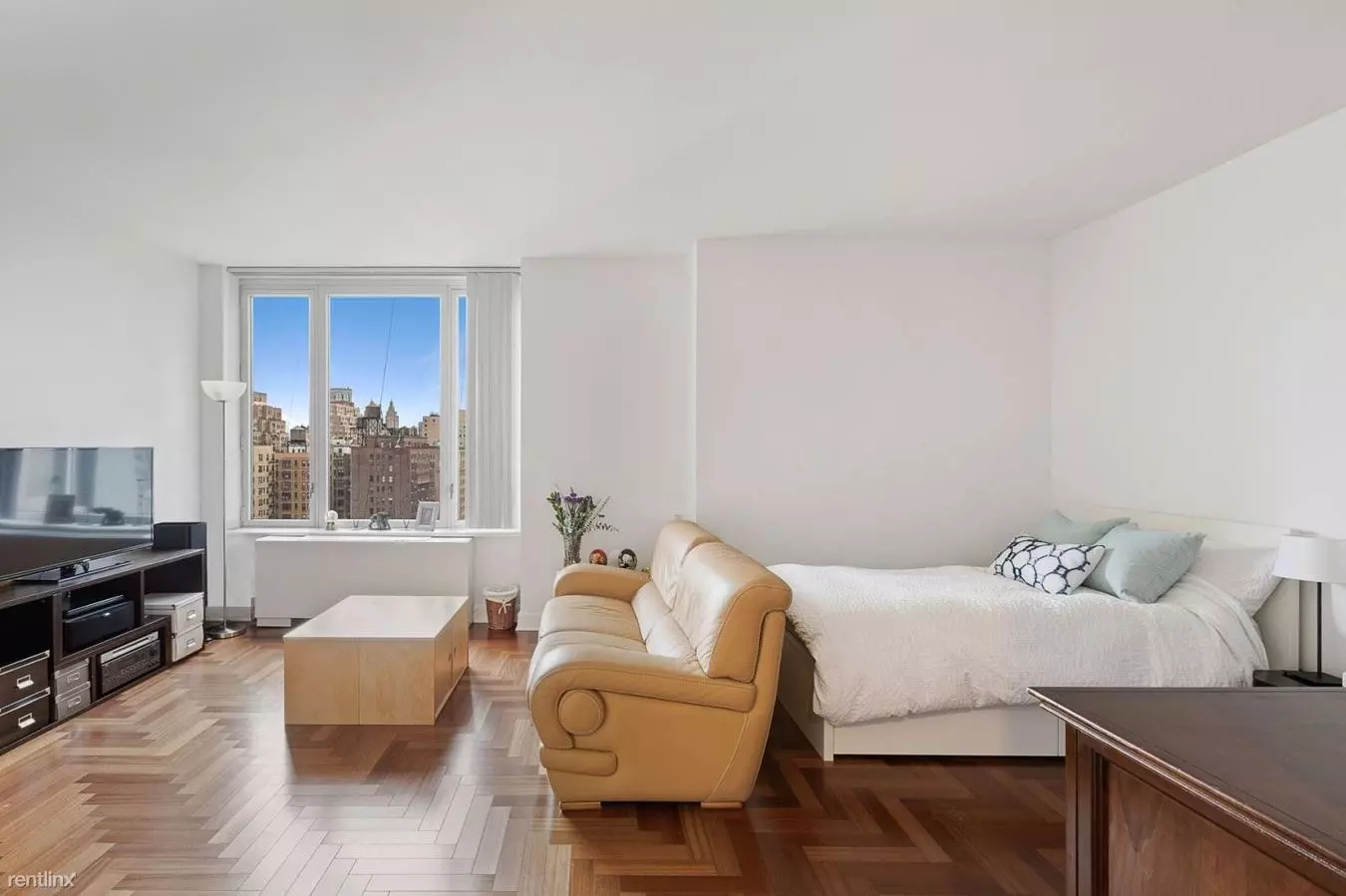 Luxurious Studio Apartment Well Maintained Pre-War Building Upper West Side/ Manhattan photo 3