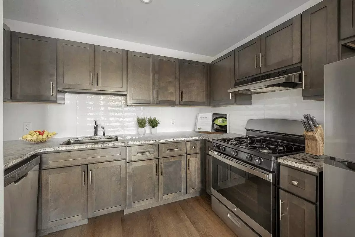 Luxury 1 Bedroom 1 Bathroom Now Available photo 4