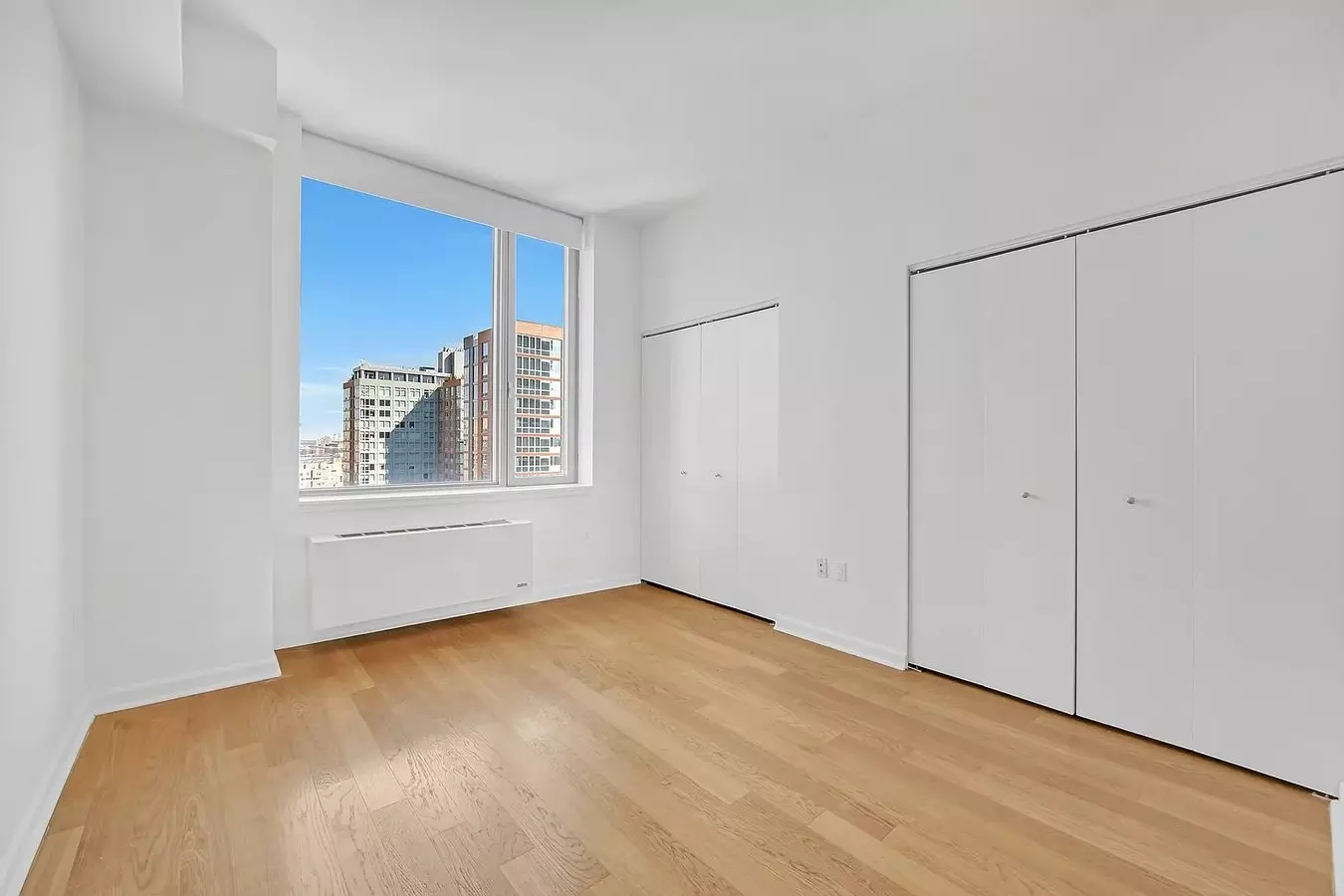 Luxury Building, Super Sunny, Corner 1-bedroom 1 Bath Apartment! photo 3
