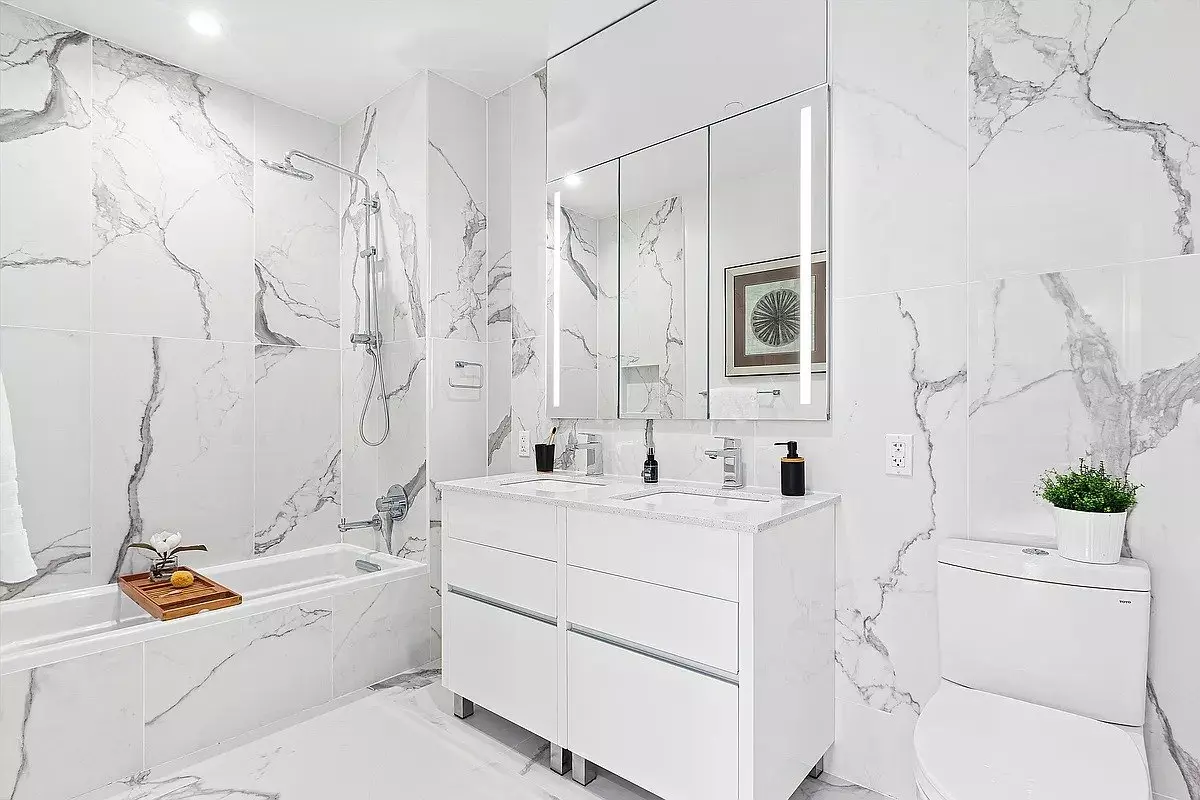 Elegant South-facing Fully Furnished Condo With Modern Finishes photo 5
