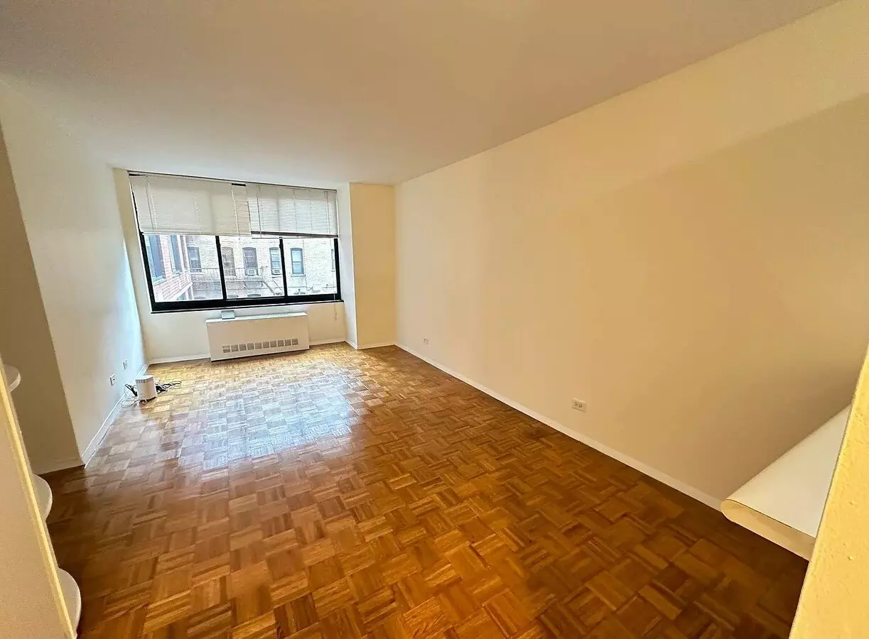Oversized One-bedroom Apartment Located In The Heart Of The Upper Wes photo 3