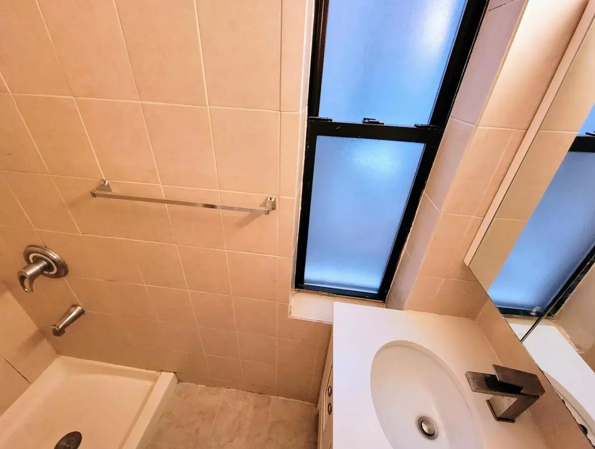 Spacious 1Bed Apartment photo 3