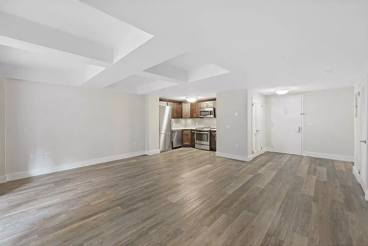 Spacious One-bedroom With Open Kitchen, And Its Private Balcony photo 4