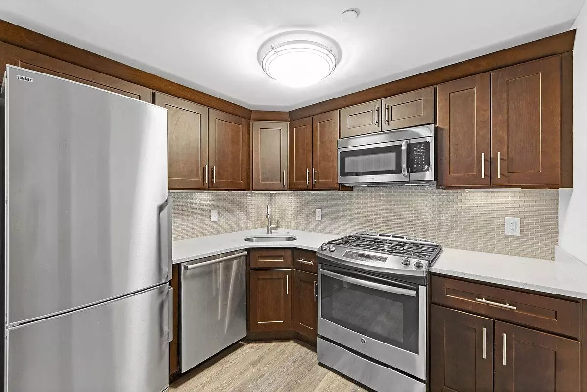 Spacious One-bedroom With Open Kitchen, And Its Private Balcony photo 5
