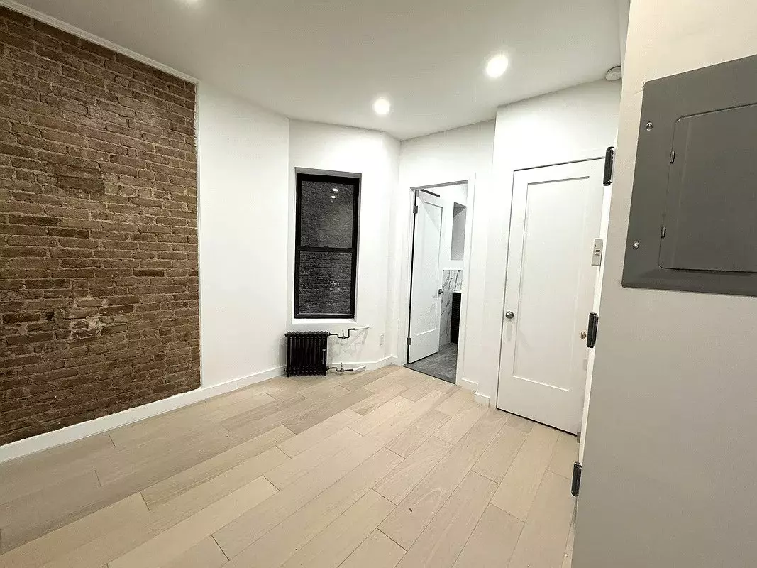 Stylish 1-bed, 1-bath Apartment On 3rd Floor With Renovated Kitchen photo 5