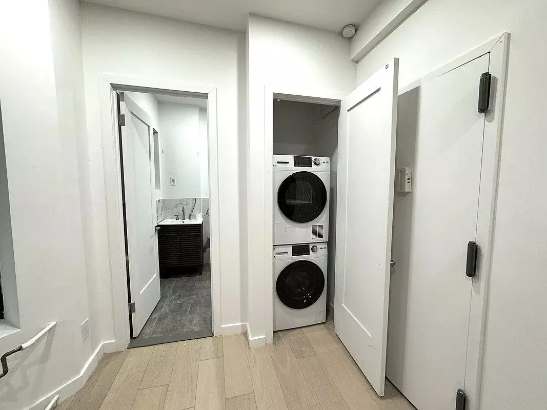 Stylish 1-bed, 1-bath Apartment On 3rd Floor With Renovated Kitchen photo 3