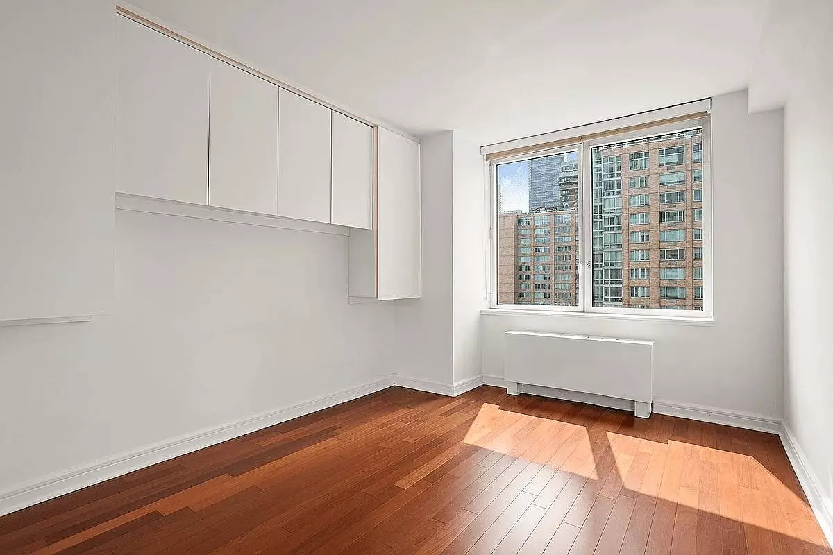 A Well Sized 1Bedroom 1Bathroom Apartment photo 2