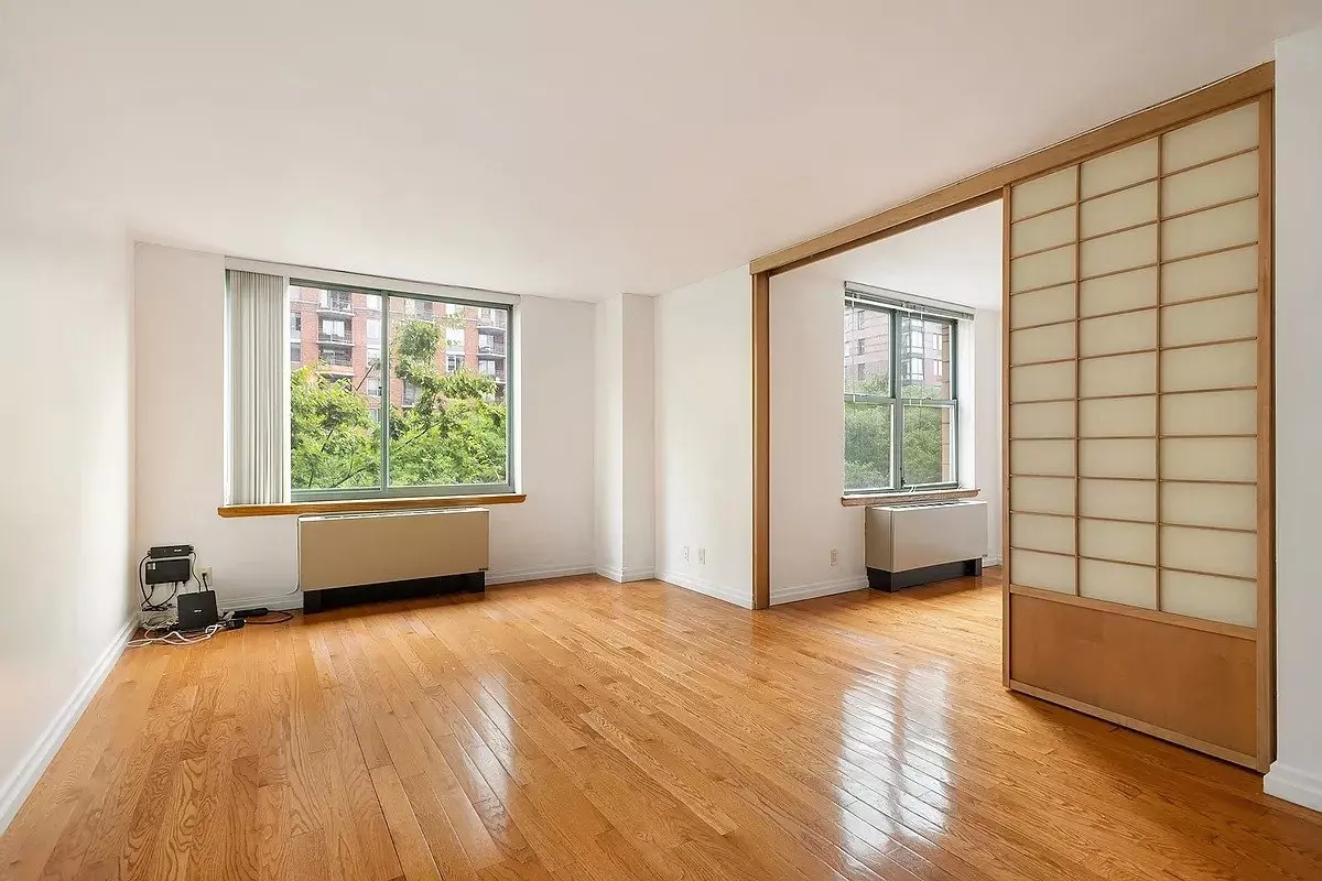 Unique Huge 1 Bed 1 Bath Unit Available Now photo 3