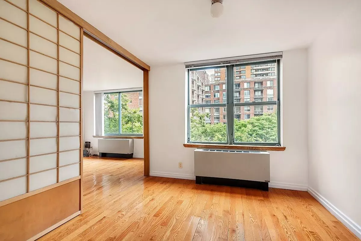 Unique Huge 1 Bed 1 Bath Unit Available Now photo 2