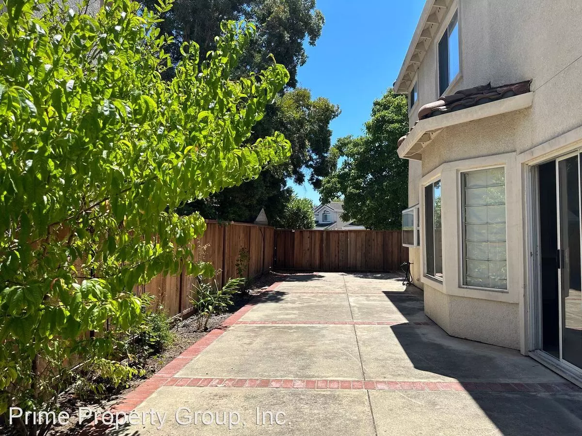 36987 Papaya Street, Newark, CA 94560 photo 2