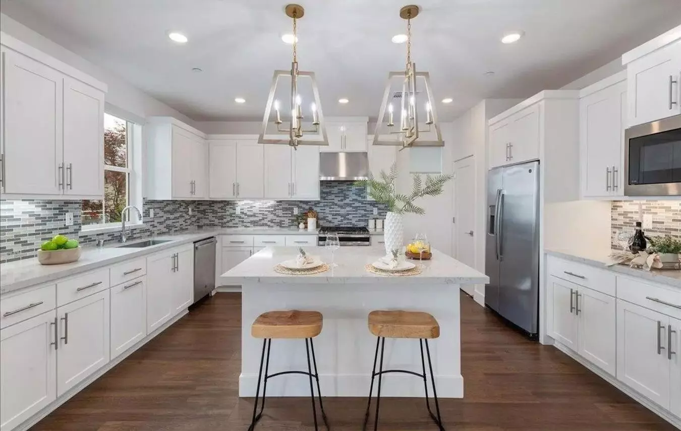 $5,700 | Stunning 5br/4.5ba Model-like Home In Newark's Bridgeway Community! photo 4