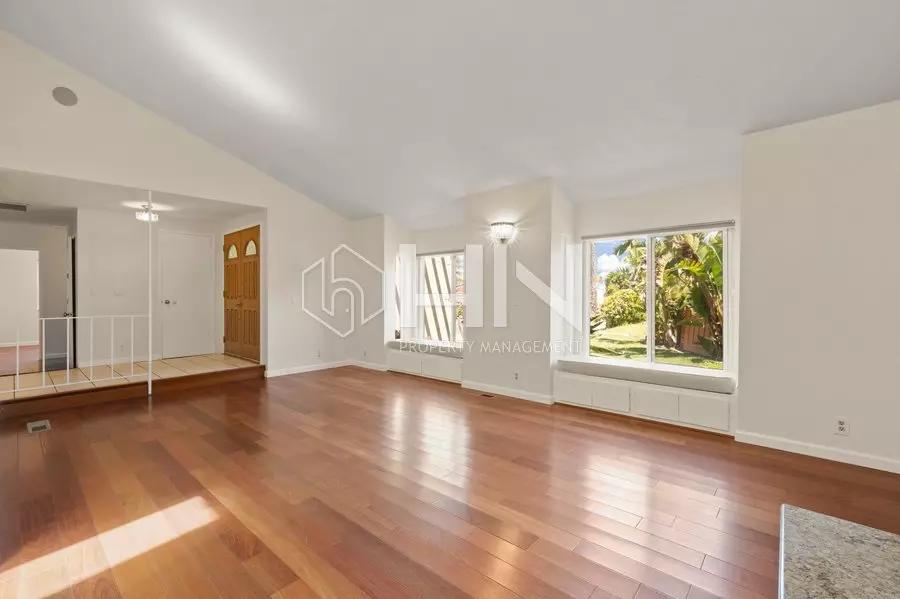 5686 Geranium Ct photo 3