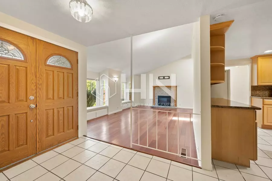 5686 Geranium Ct photo 2