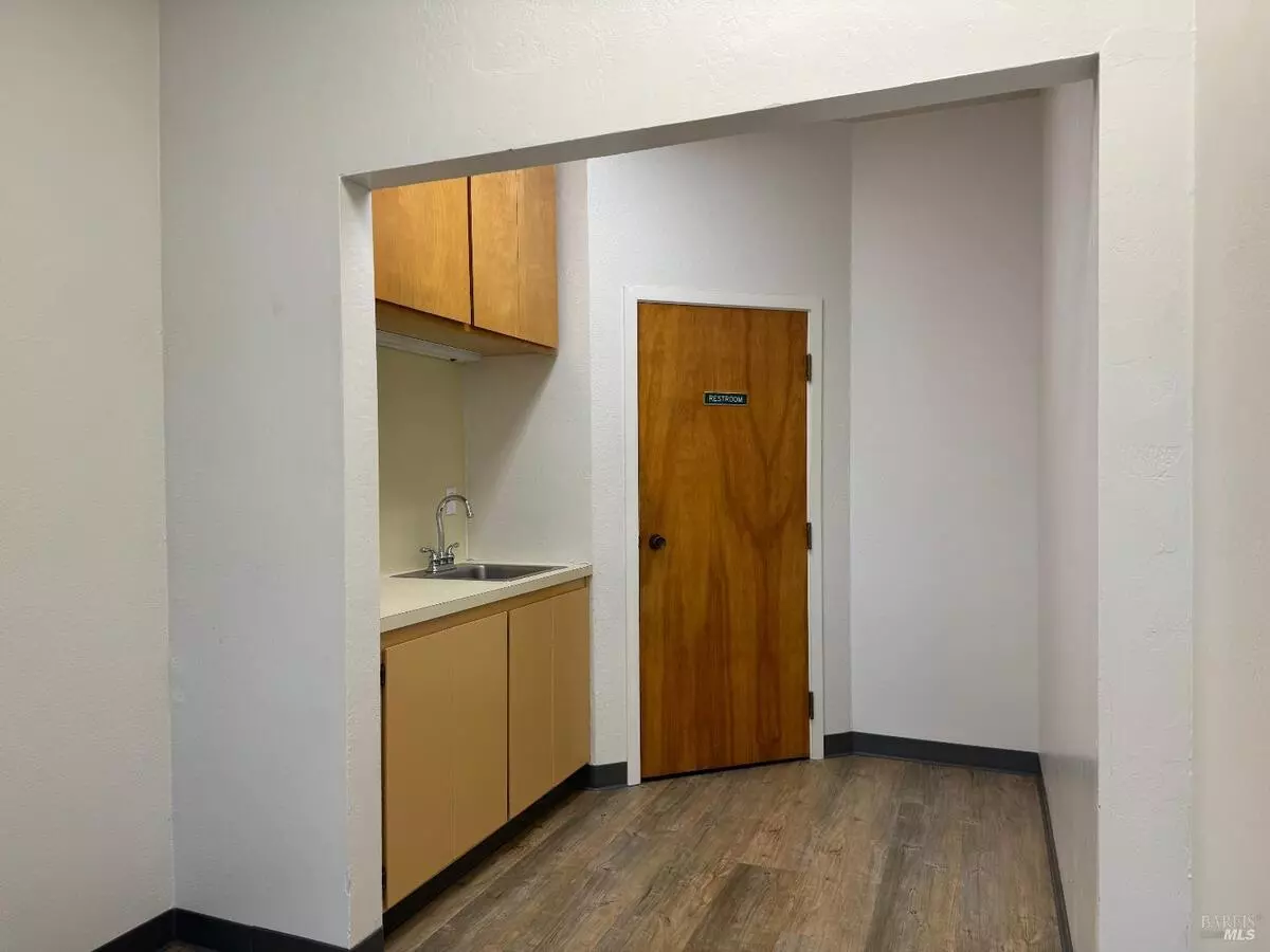 14 Commercial Blvd photo 2