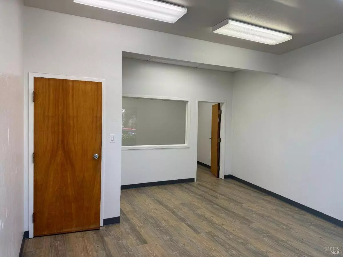 14 Commercial Blvd photo 4