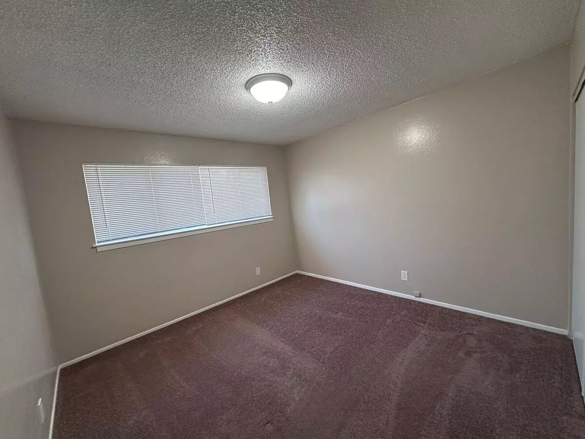 39th Avenue Apartments photo 5