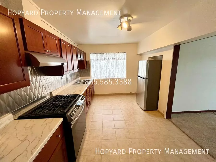 1042 Foothill Boulevard, Oakland, CA 94606 photo 5