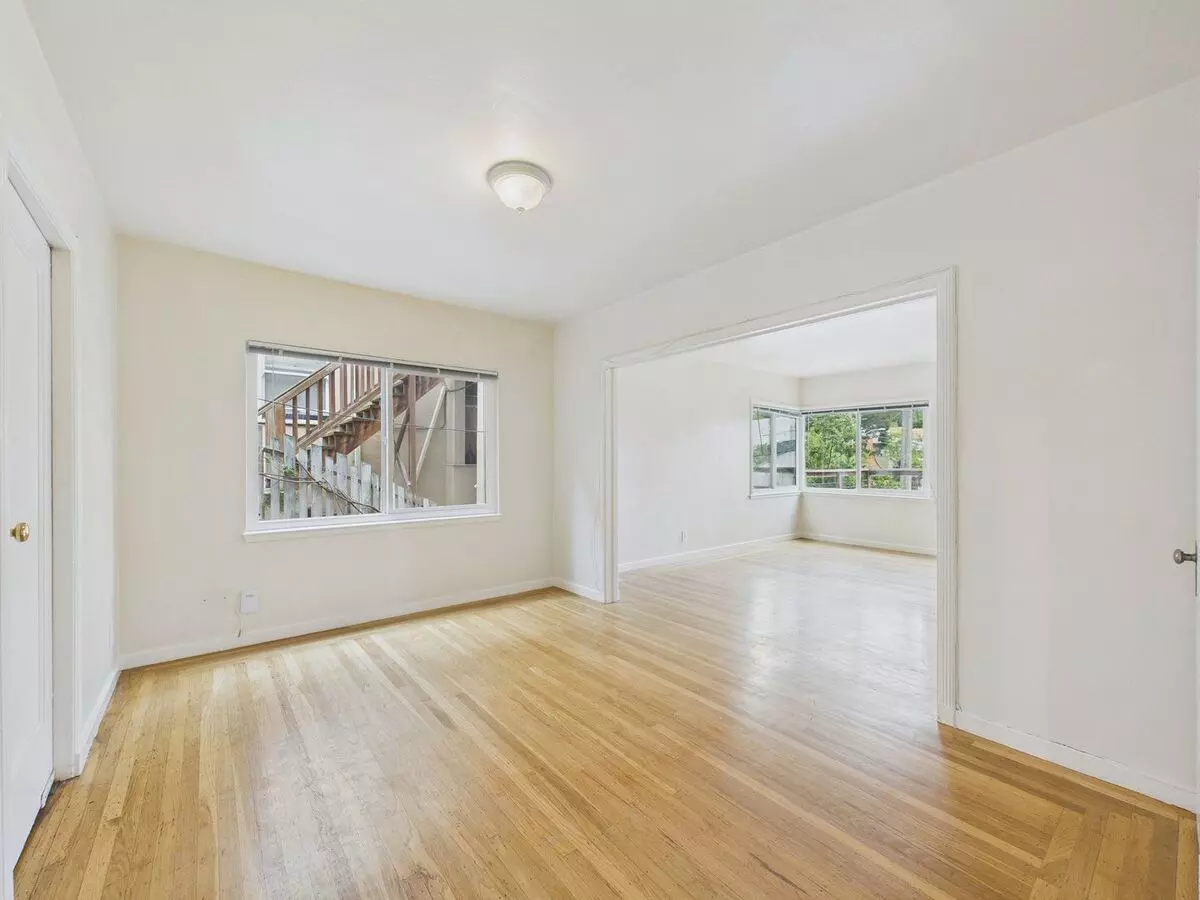 1148 Norwood Ave photo 3