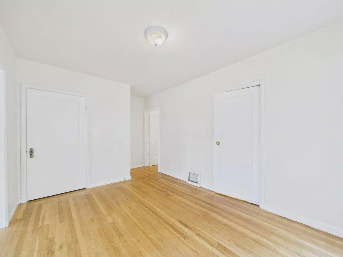 1148 Norwood Ave photo 5