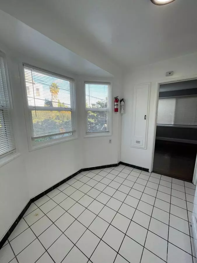 1217-1221 E 21st photo 3
