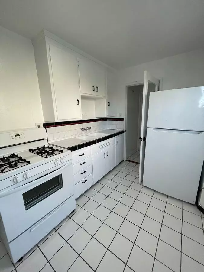 1217-1221 E 21st photo 2