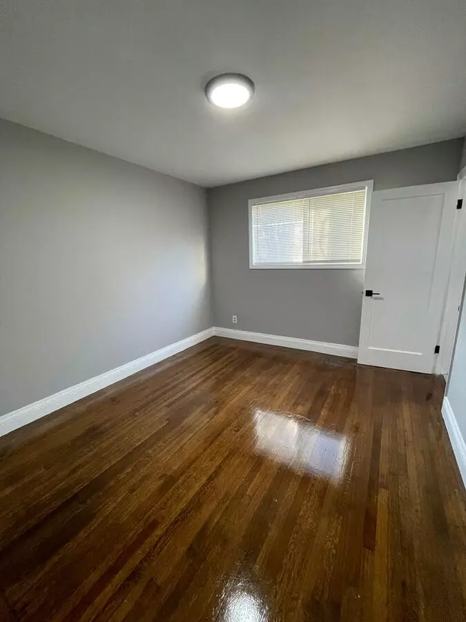 1217-1221 E 21st photo 5