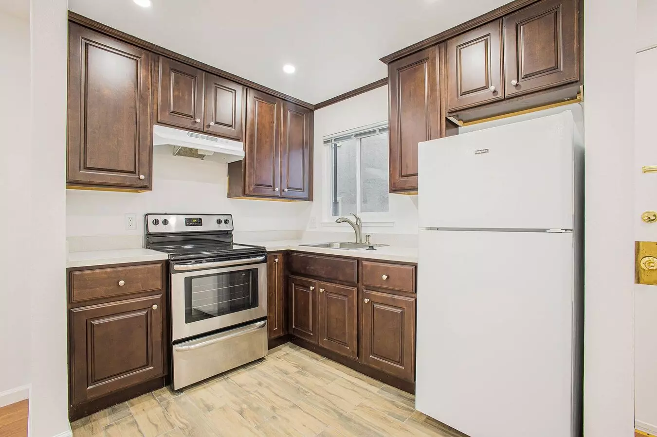137 Montecito Ave photo 4