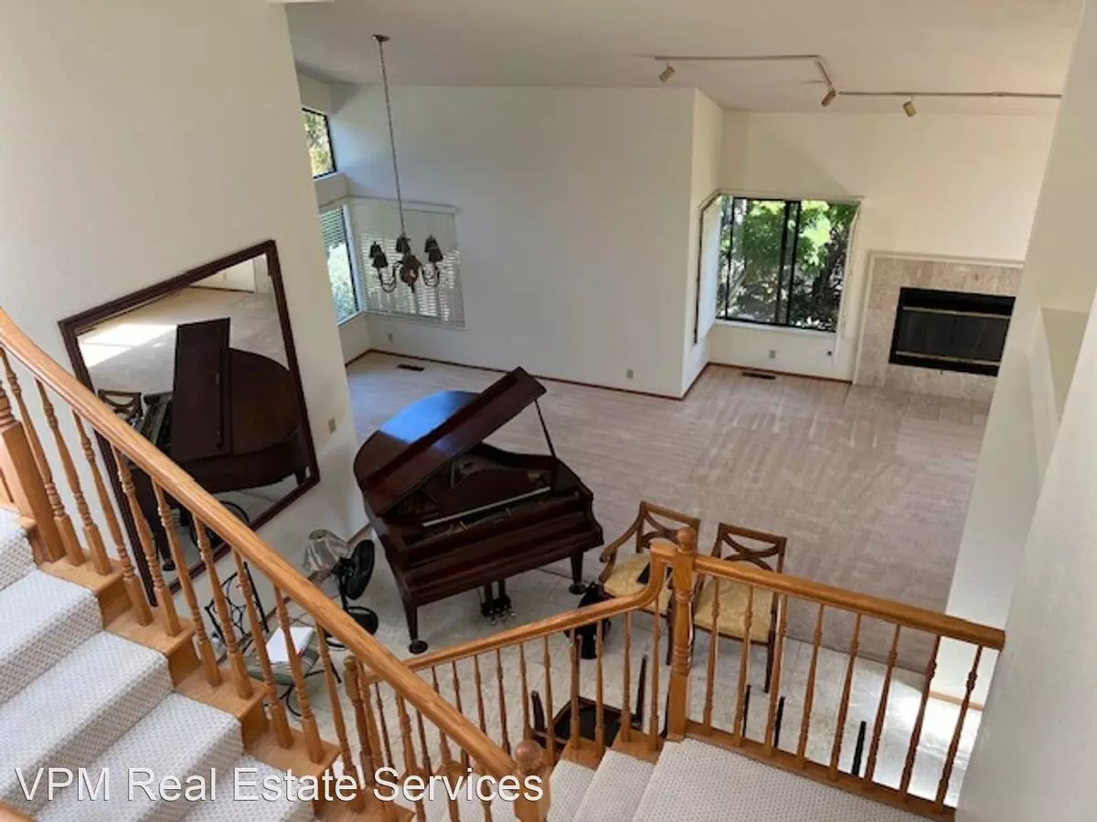 13708 Campus Drive, Oakland, CA 94605 photo 3