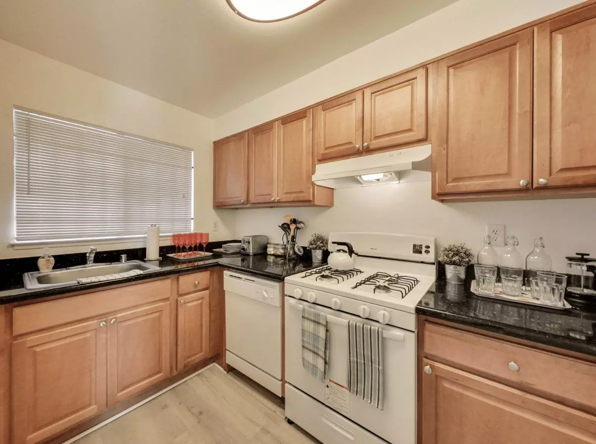 1404 37th Avenue, Oakland, CA 94601 photo 2