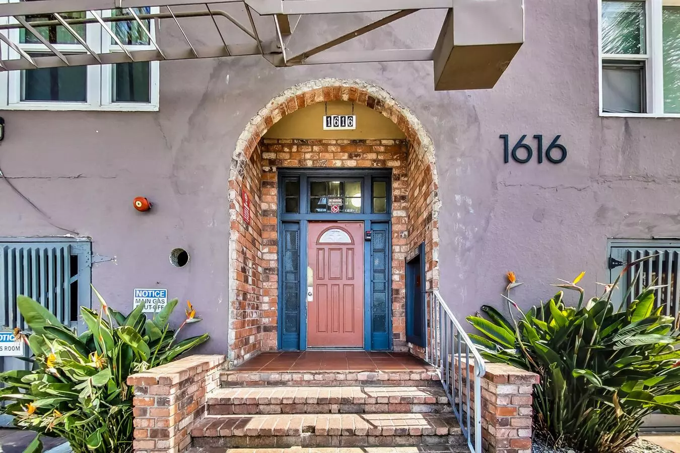 El Donn Apartments photo 3