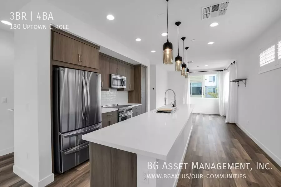 180 Uptown Circle, Oakland, CA 94607 photo 2