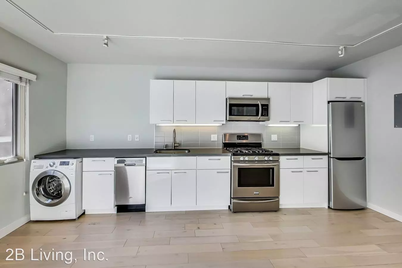 1824 Lakeshore photo 2