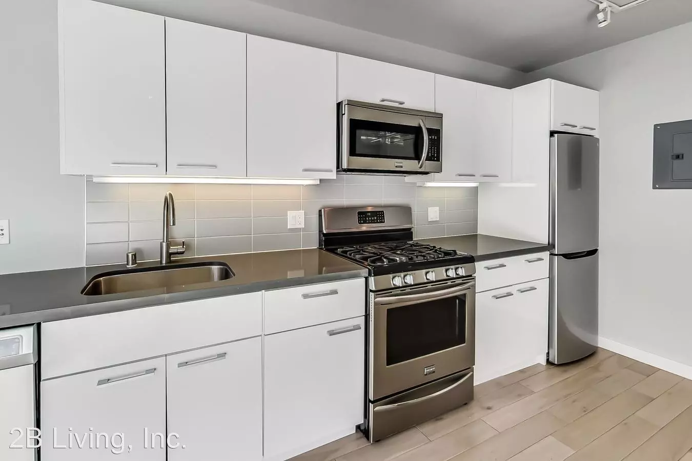 1824 Lakeshore photo 4