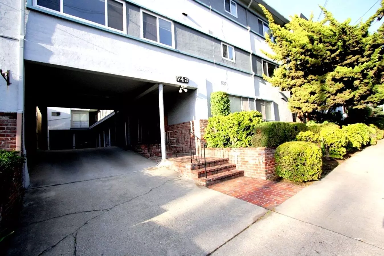 743-749 Oakland Ave photo 4