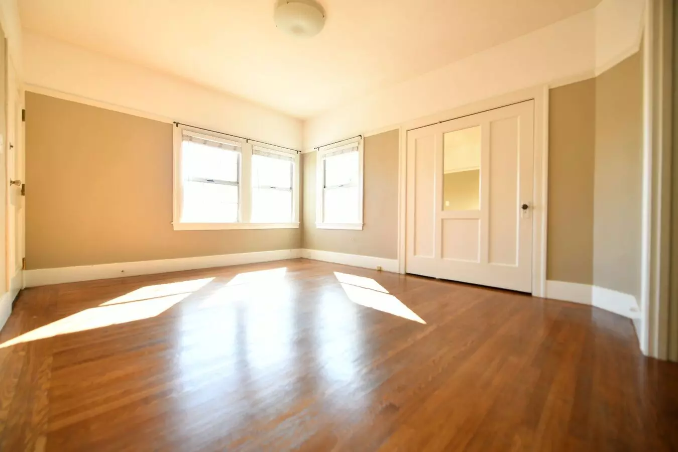 1p714 - 865 York Street photo 3