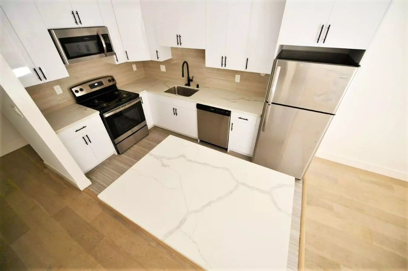 95 Linda Apartments photo 2