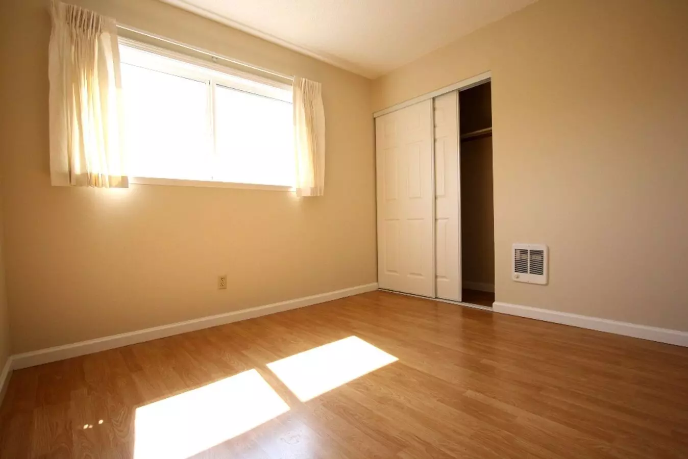 1p122 - Oakland Avenue - Hua photo 2