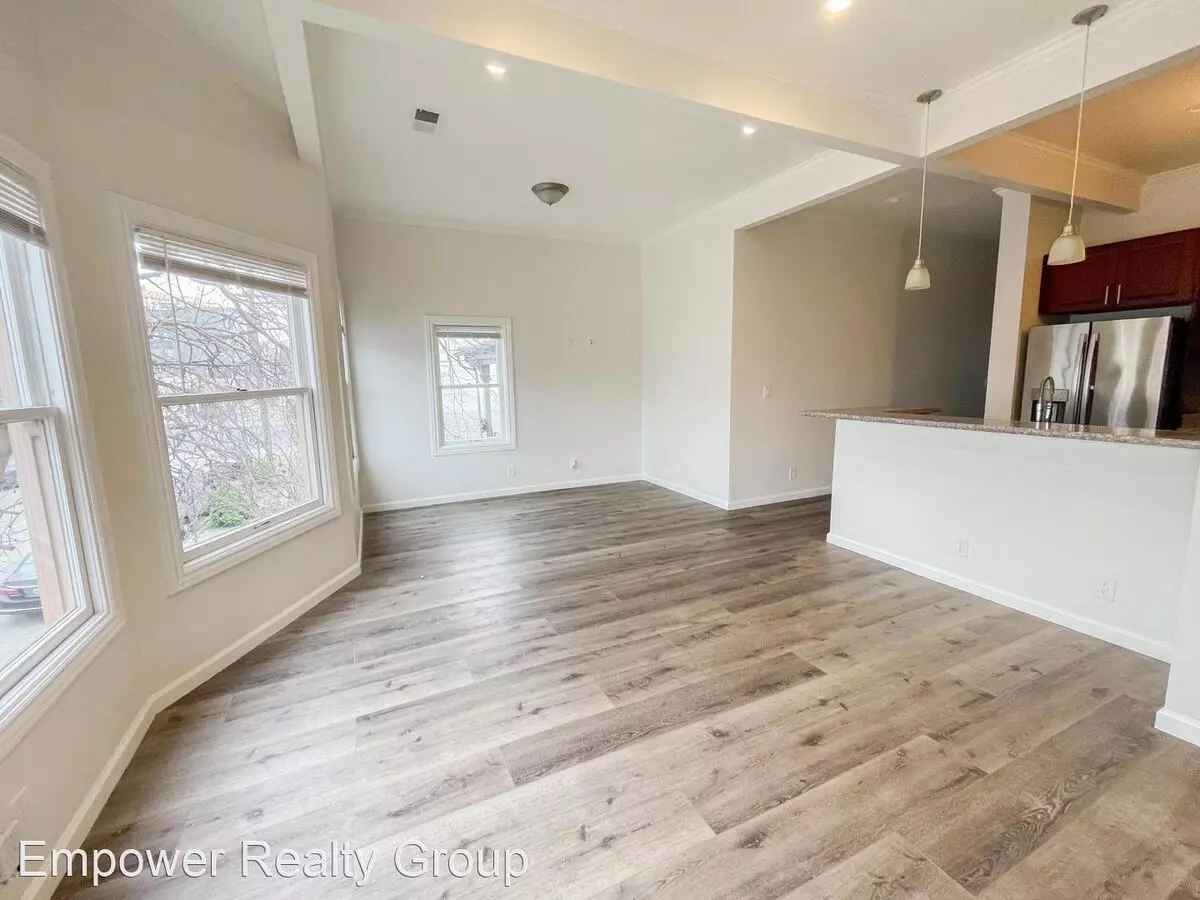 2 Bed 2 Bath Flat Apartment in Old Oakland photo 4