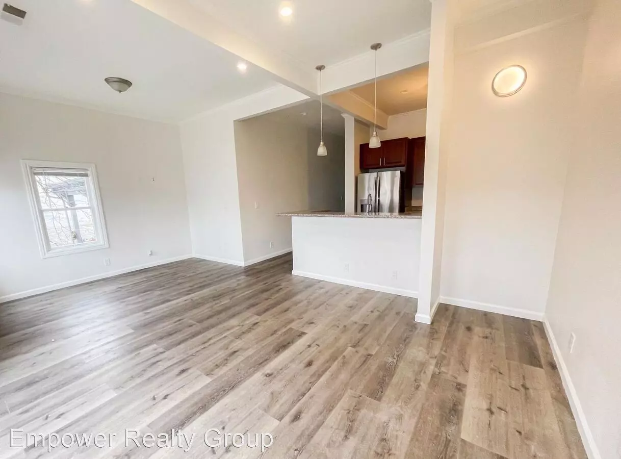 2 Bed 2 Bath Flat Apartment in Old Oakland photo 5