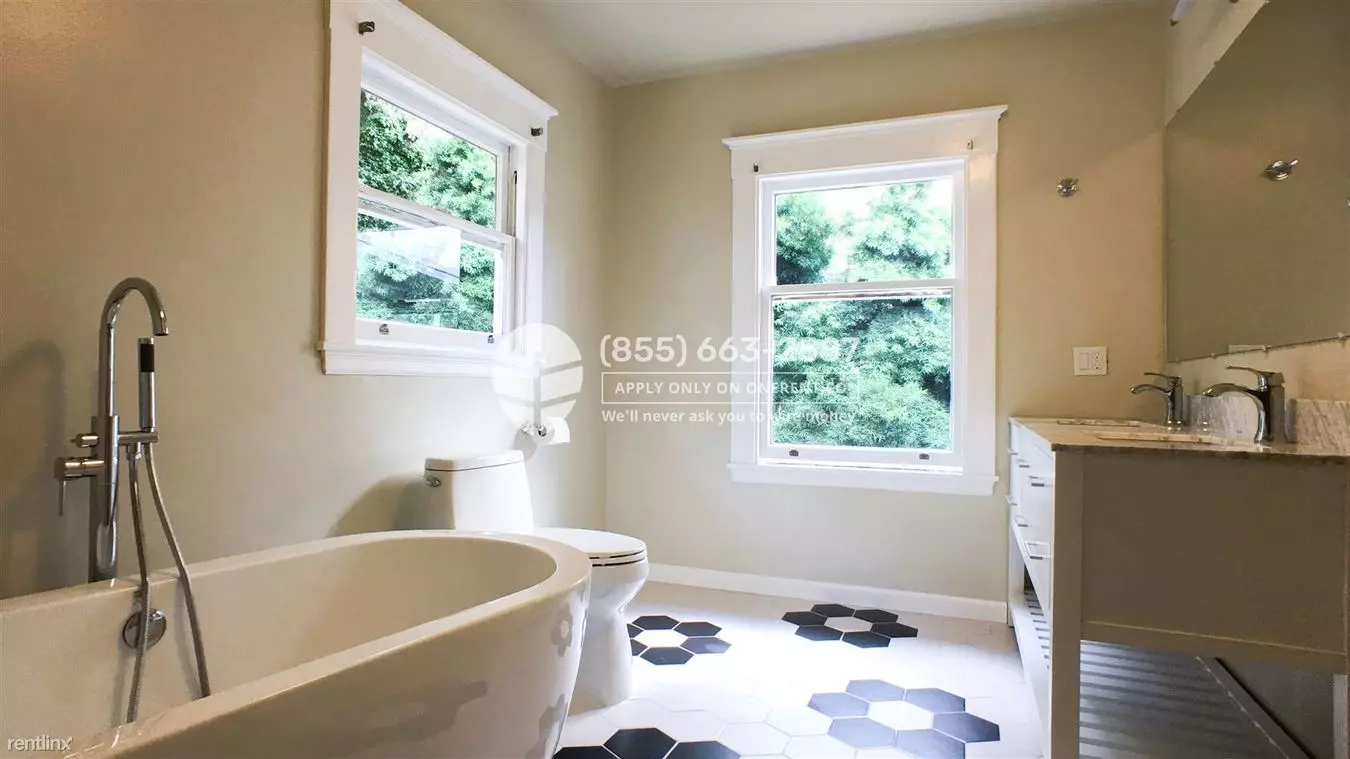 2238 Lakeshore Ave photo 4
