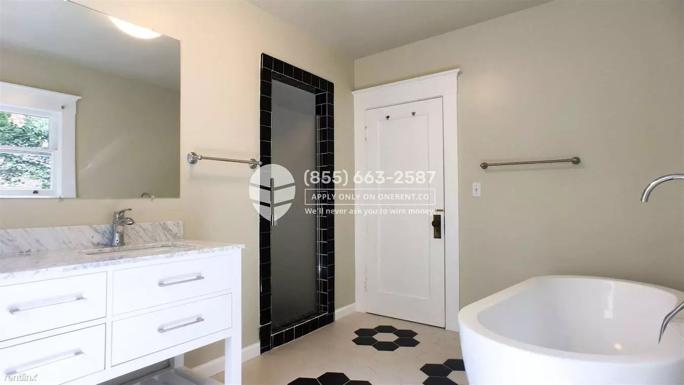 2238 Lakeshore Ave photo 5