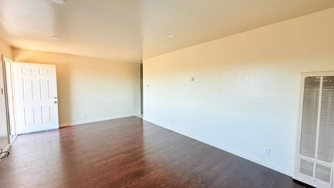 2424 94th Ave photo 4