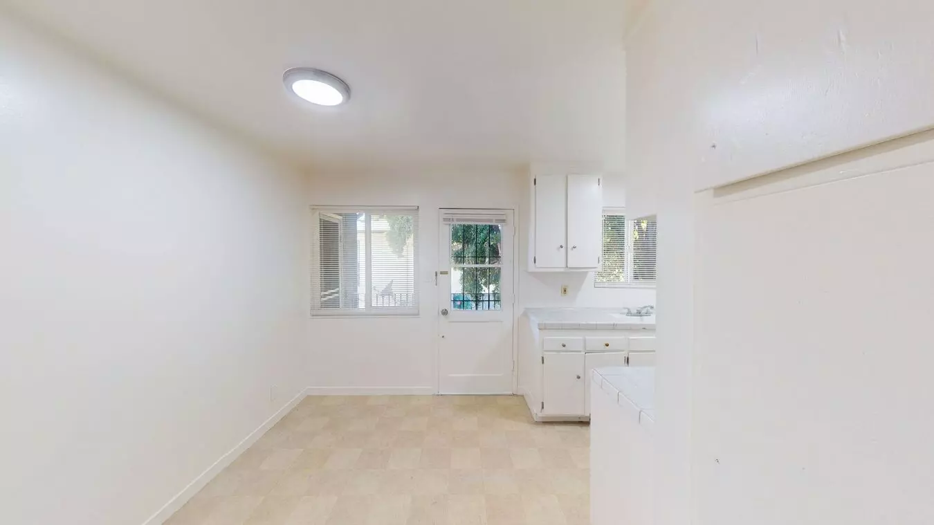 2425 2429 Humboldt Ave photo 4