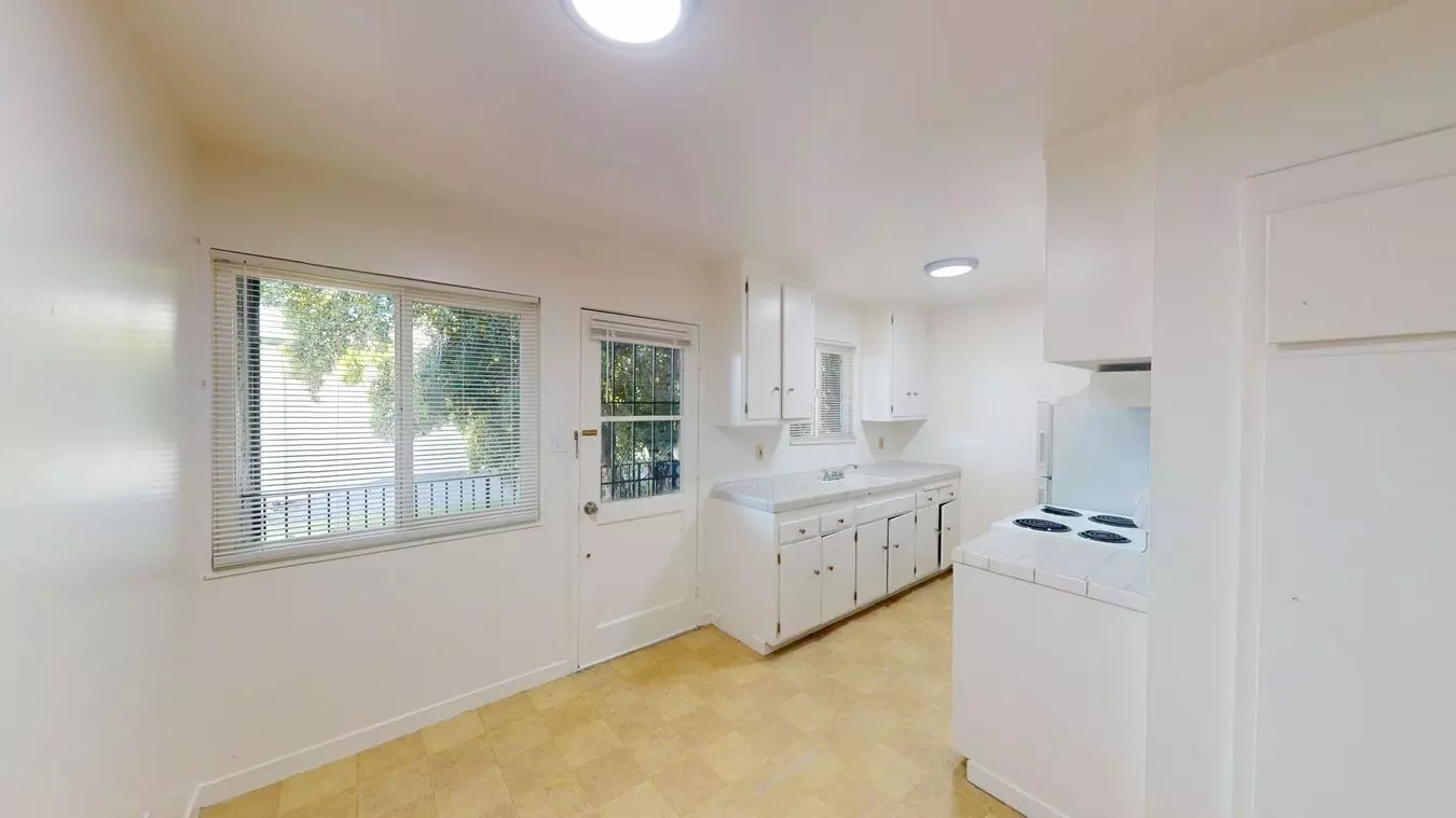 2425 2429 Humboldt Ave photo 5