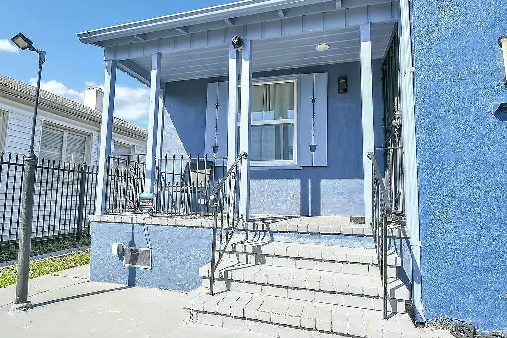 2439 89th Ave photo 4